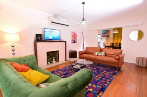 Two Pines, whole home in Tullamarine near airport!